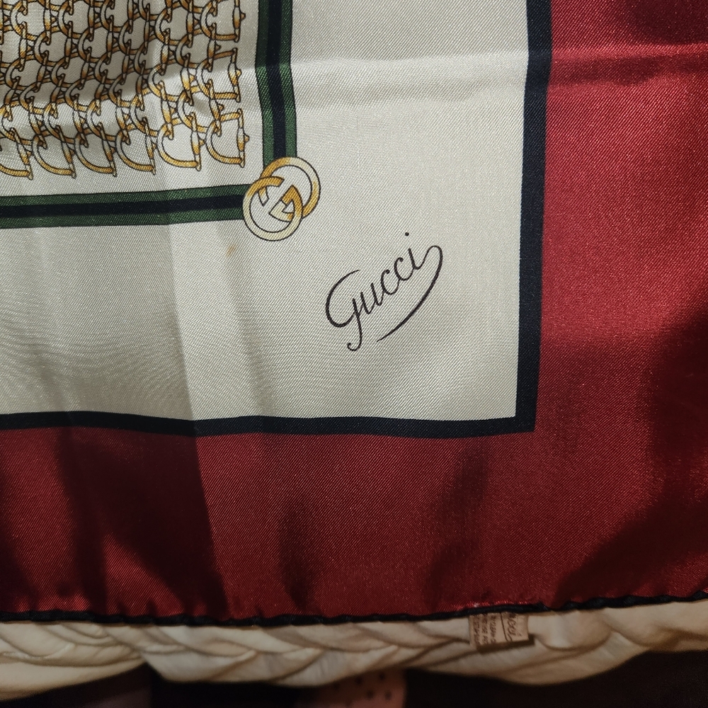 Vintage GUCCI 100% Silk Scarf Italy - Picture 4 of 6